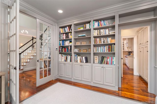 8 Mountain Laurel Lane, Southampton, NY 11968