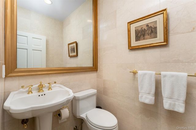 8 Mountain Laurel Lane, Southampton, NY 11968