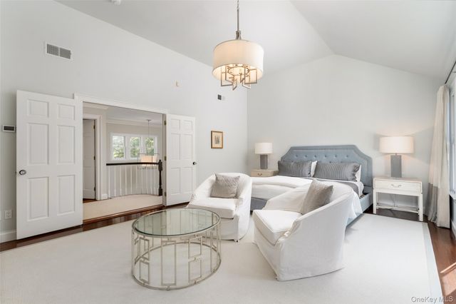 8 Mountain Laurel Lane, Southampton, NY 11968