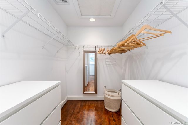 8 Mountain Laurel Lane, Southampton, NY 11968