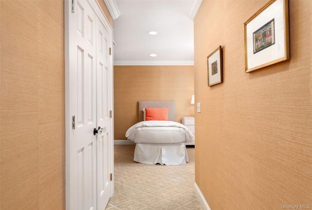 8 Mountain Laurel Lane, Southampton, NY 11968