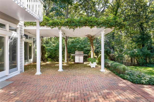 8 Mountain Laurel Lane, Southampton, NY 11968