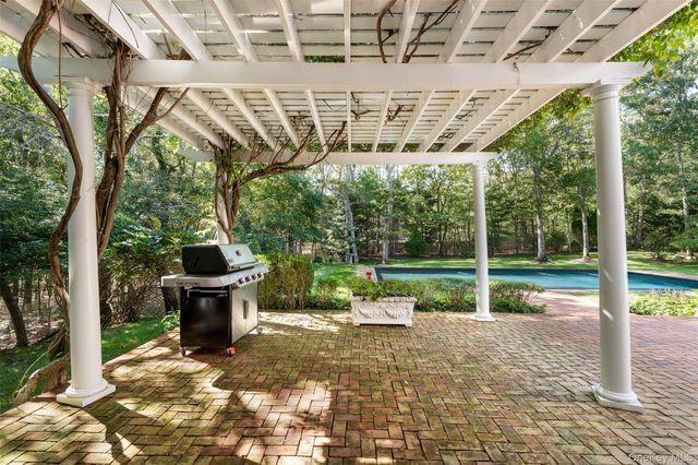 8 Mountain Laurel Lane, Southampton, NY 11968