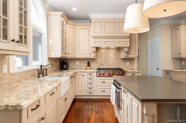 8 Mountain Laurel Lane, Southampton, NY 11968