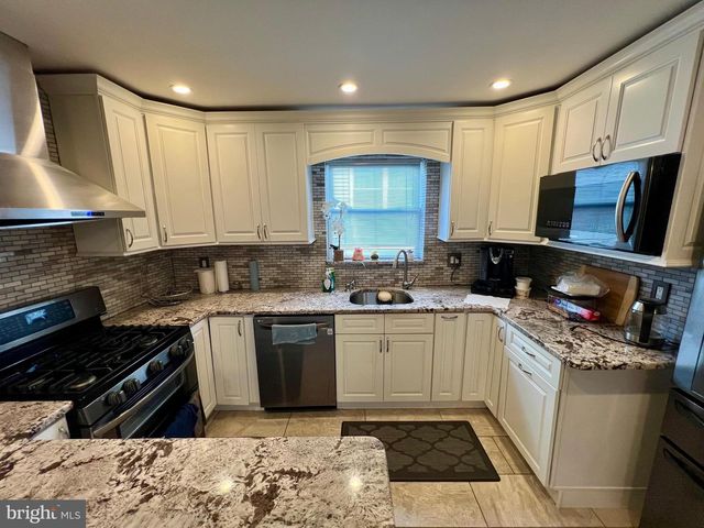 2988 WELSH RD, Philadelphia, PA 19152