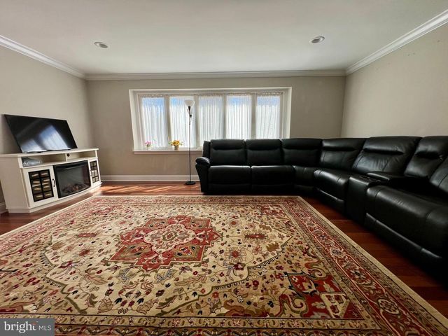 2988 WELSH RD, Philadelphia, PA 19152