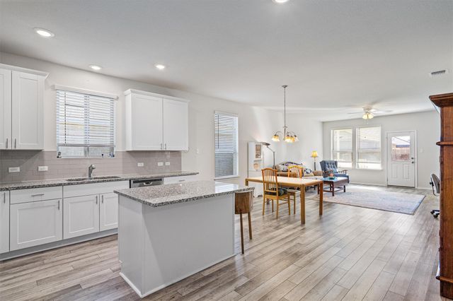 160 Gunther WAY, Taylor, TX 76574