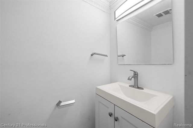 1872 Flemington Drive, Troy, MI 48098