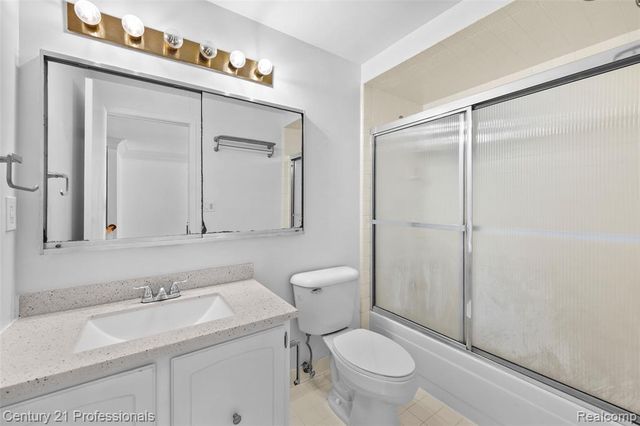 1872 Flemington Drive, Troy, MI 48098