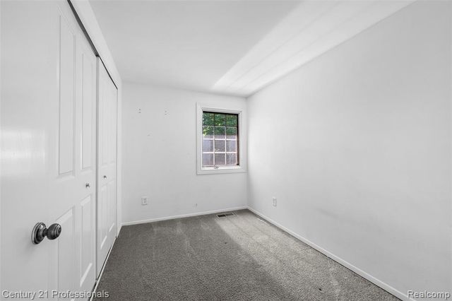 1872 Flemington Drive, Troy, MI 48098
