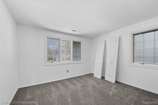 1872 Flemington Drive, Troy, MI 48098