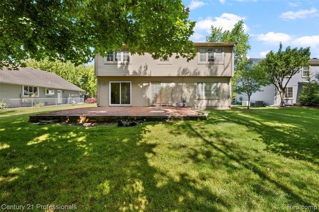 1872 Flemington Drive, Troy, MI 48098