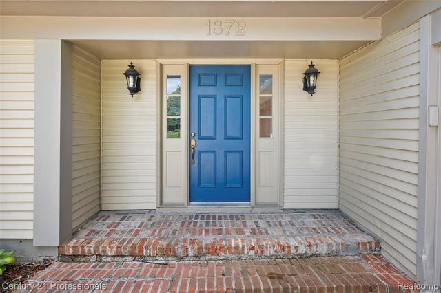 1872 Flemington Drive, Troy, MI 48098