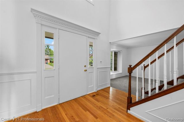 1872 Flemington Drive, Troy, MI 48098