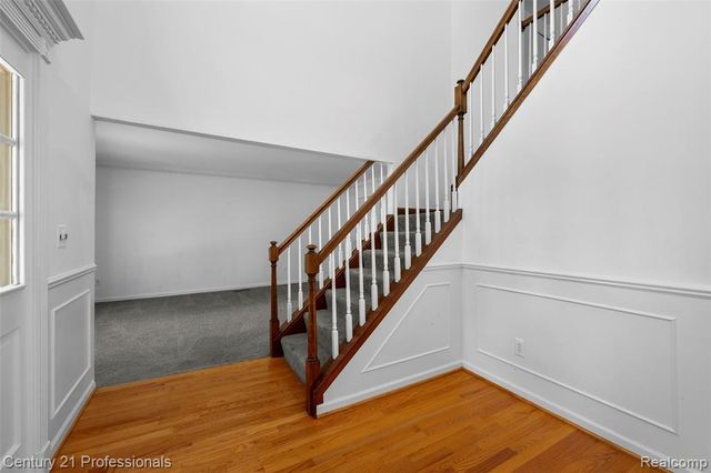 1872 Flemington Drive, Troy, MI 48098