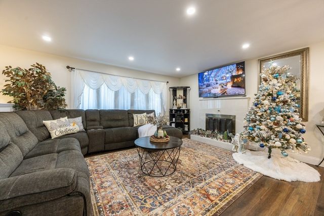 222 Blackstone St, Bellingham, MA 02019