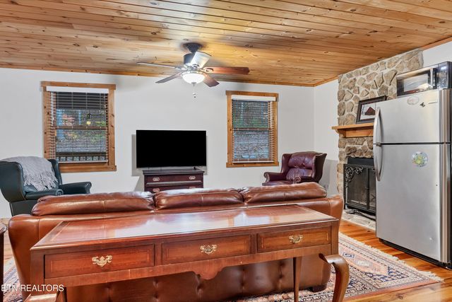 832 Christy Lane, Townsend, TN 37882