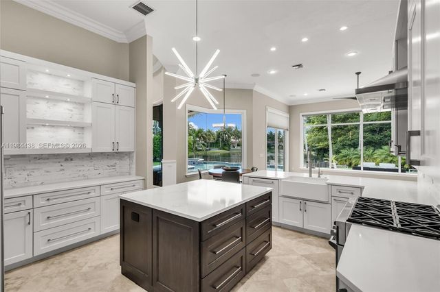 10291 Sweet Bay St, Plantation, FL 33324