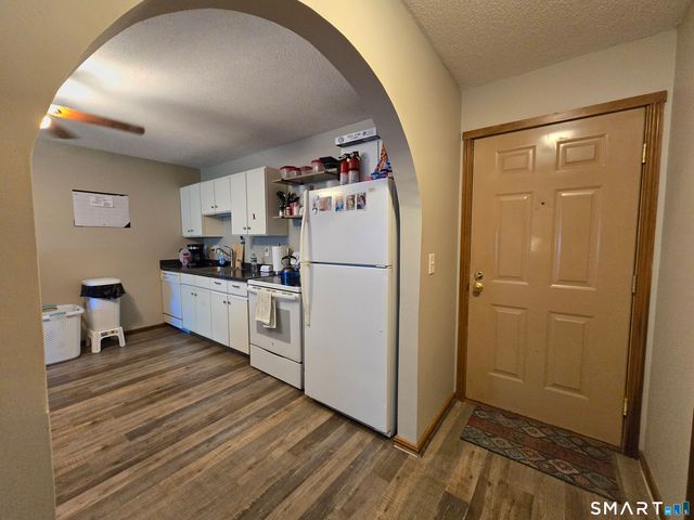 24 West Road 16, Ellington, CT 06029