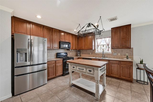 2606 Skyview Shadows Court, Houston, TX 77047