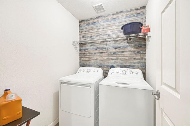 2606 Skyview Shadows Court, Houston, TX 77047