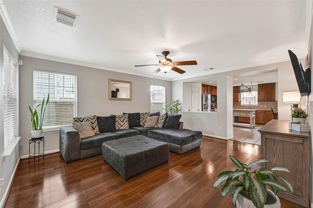 2606 Skyview Shadows Court, Houston, TX 77047