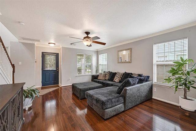 2606 Skyview Shadows Court, Houston, TX 77047