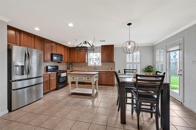 2606 Skyview Shadows Court, Houston, TX 77047