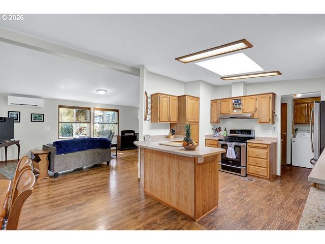 303 MANZANITA Dr, Florence, OR 97439