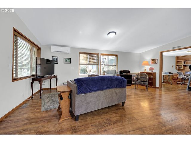 303 MANZANITA Dr, Florence, OR 97439