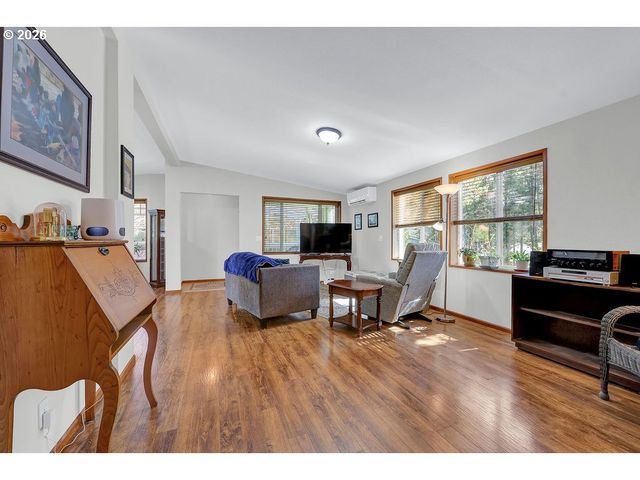 303 MANZANITA Dr, Florence, OR 97439