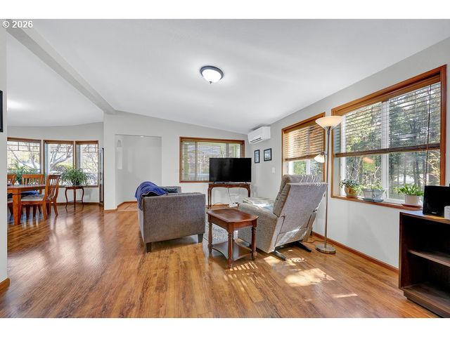 303 MANZANITA Dr, Florence, OR 97439