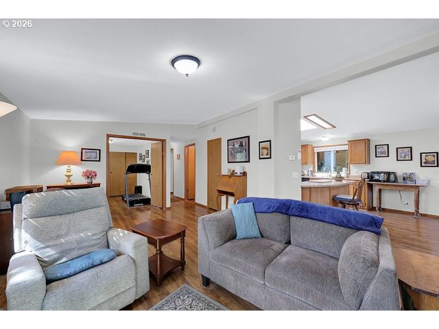 303 MANZANITA Dr, Florence, OR 97439