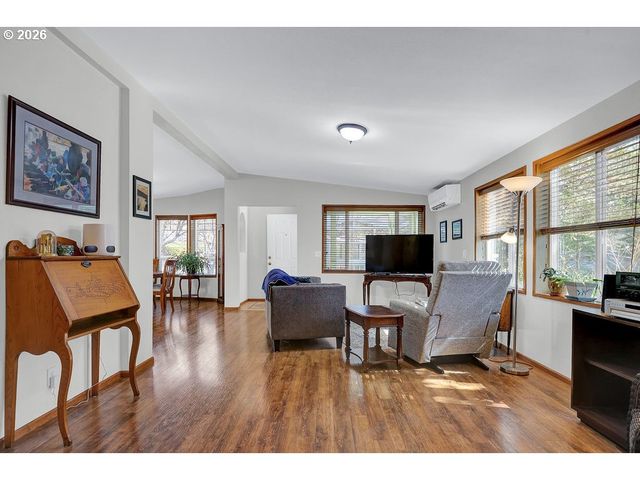 303 MANZANITA Dr, Florence, OR 97439