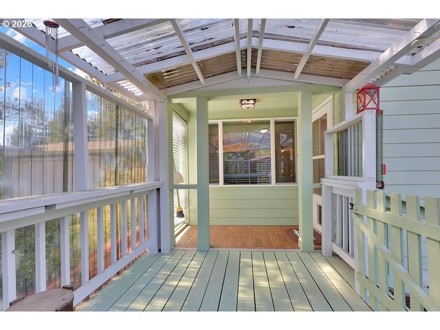 303 MANZANITA Dr, Florence, OR 97439