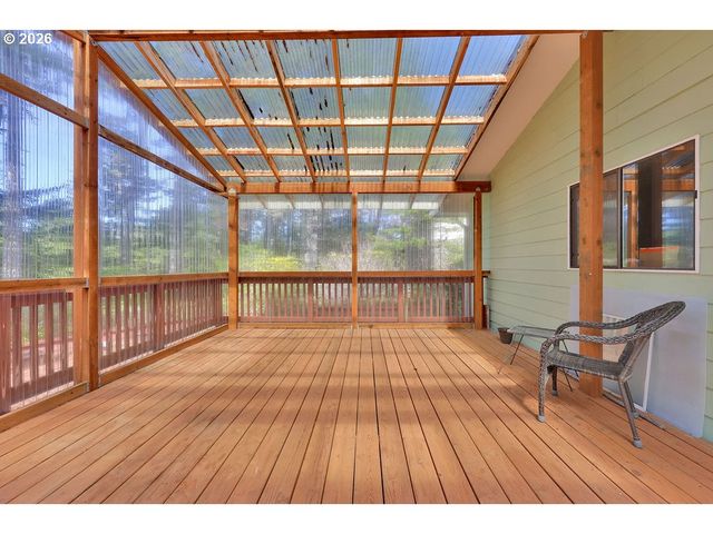 303 MANZANITA Dr, Florence, OR 97439