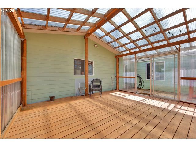 303 MANZANITA Dr, Florence, OR 97439