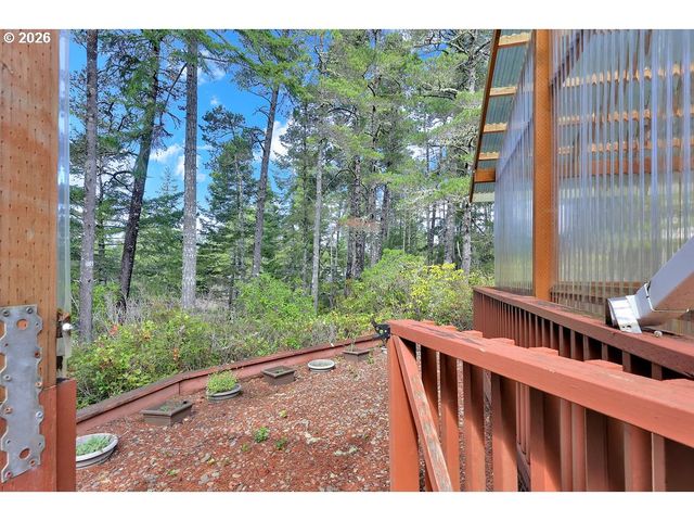303 MANZANITA Dr, Florence, OR 97439