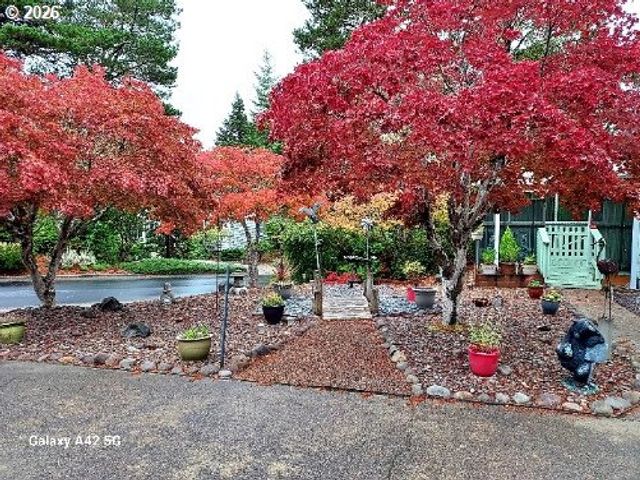 303 MANZANITA Dr, Florence, OR 97439