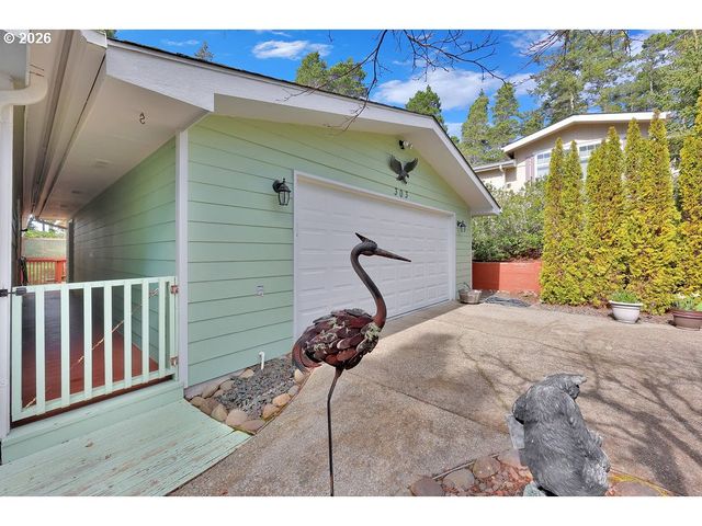 303 MANZANITA Dr, Florence, OR 97439