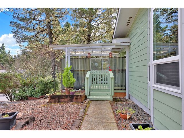 303 MANZANITA Dr, Florence, OR 97439