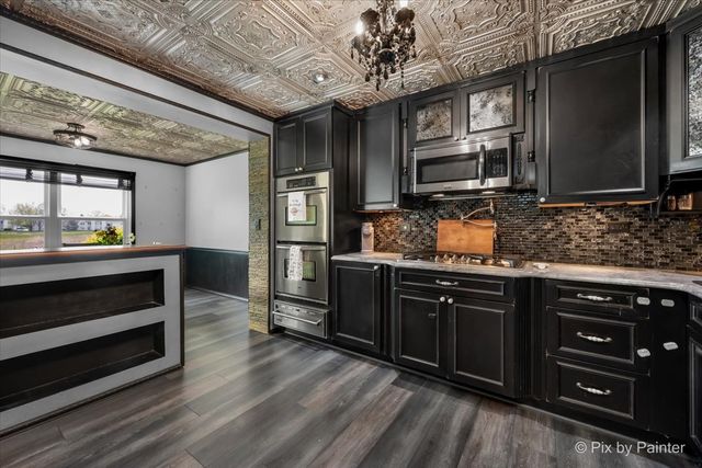 902 Huntington Drive, Elk Grove Village, IL 60007