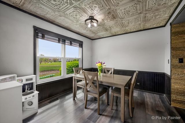 902 Huntington Drive, Elk Grove Village, IL 60007