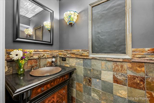 902 Huntington Drive, Elk Grove Village, IL 60007