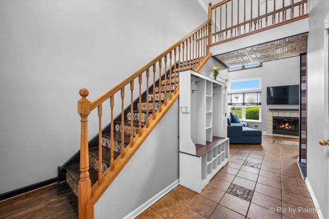 902 Huntington Drive, Elk Grove Village, IL 60007