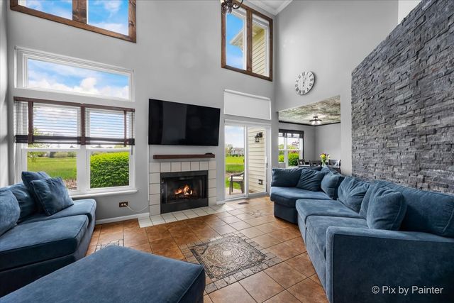 902 Huntington Drive, Elk Grove Village, IL 60007