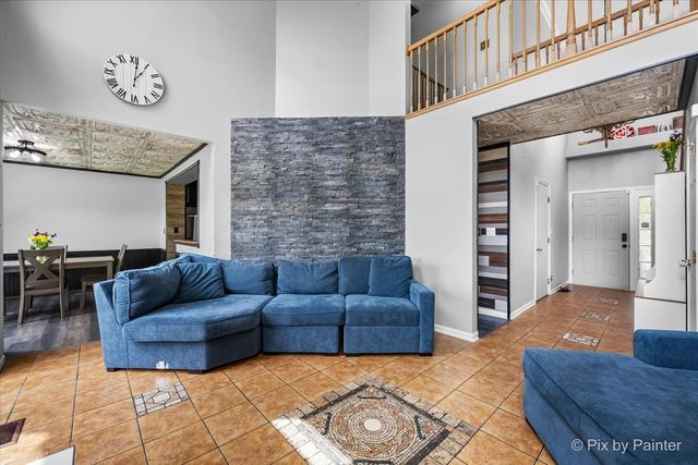 902 Huntington Drive, Elk Grove Village, IL 60007