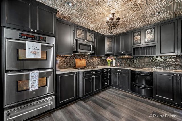 902 Huntington Drive, Elk Grove Village, IL 60007
