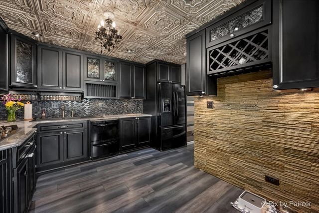 902 Huntington Drive, Elk Grove Village, IL 60007