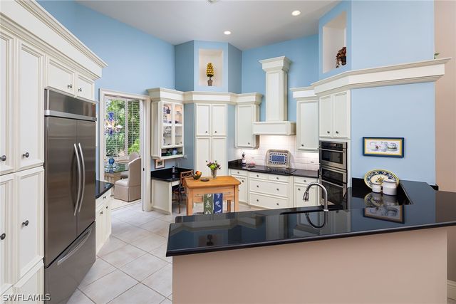 813 Barcarmil WAY, Naples, FL 34110